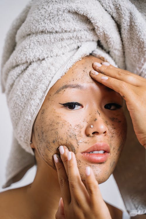 How to Use Face Scrubs